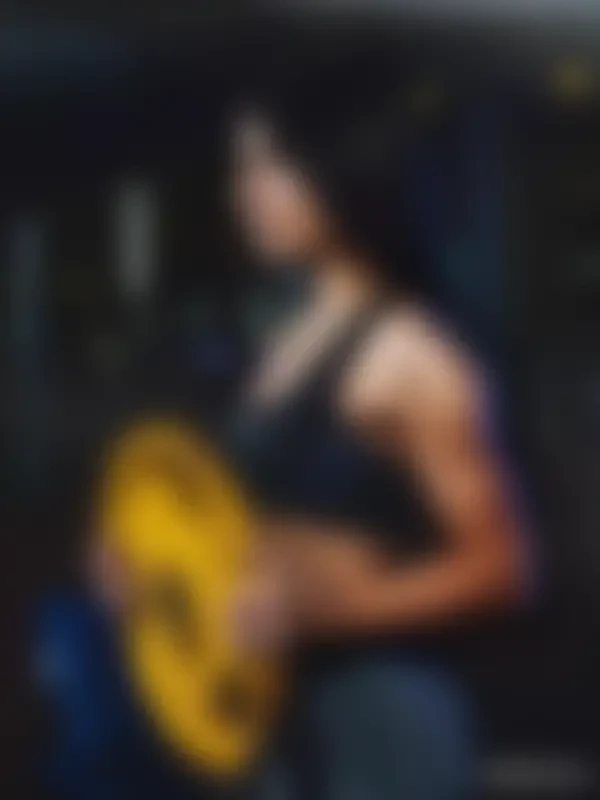 Alexandra, 25